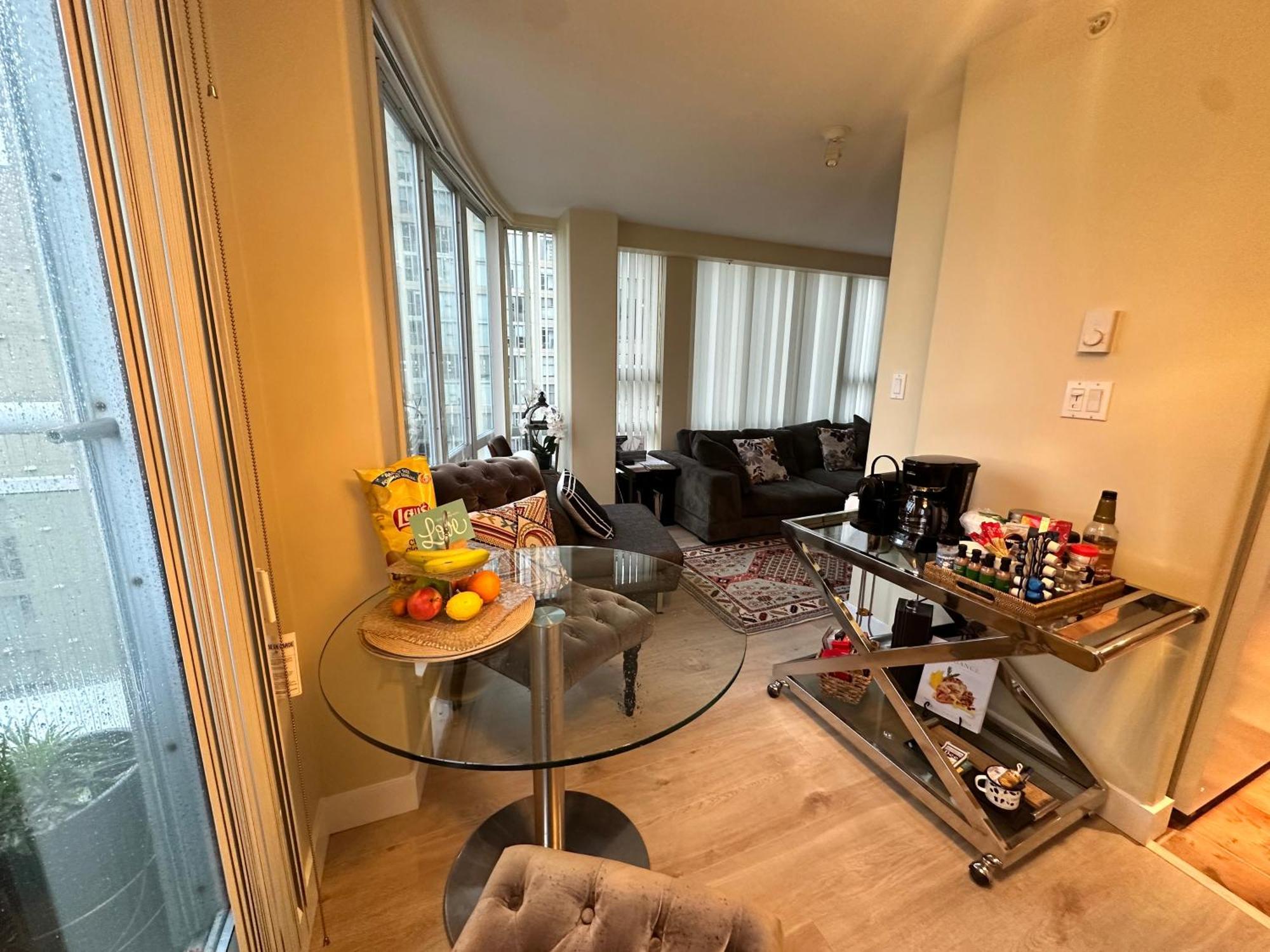 Penthouses Of Beach Ave แวนคูเวอร์ ภายนอก รูปภาพ