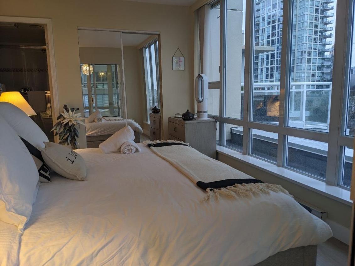 Penthouses Of Beach Ave แวนคูเวอร์ ภายนอก รูปภาพ