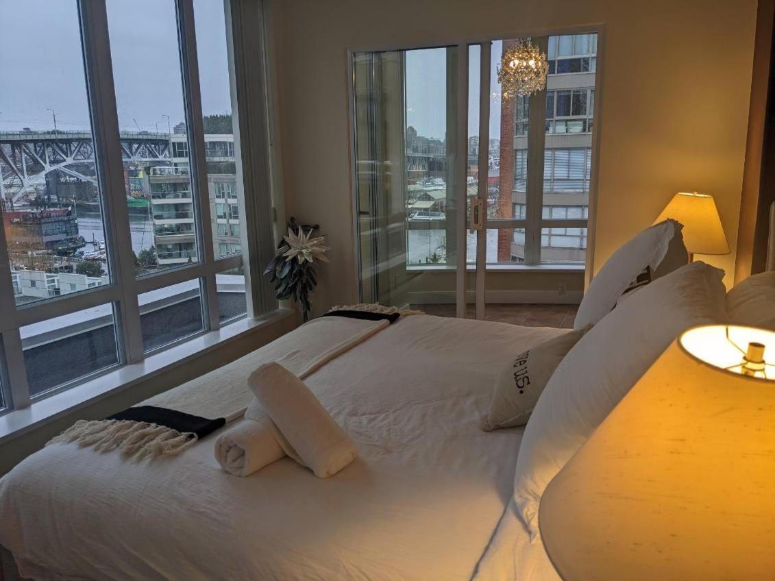 Penthouses Of Beach Ave แวนคูเวอร์ ภายนอก รูปภาพ