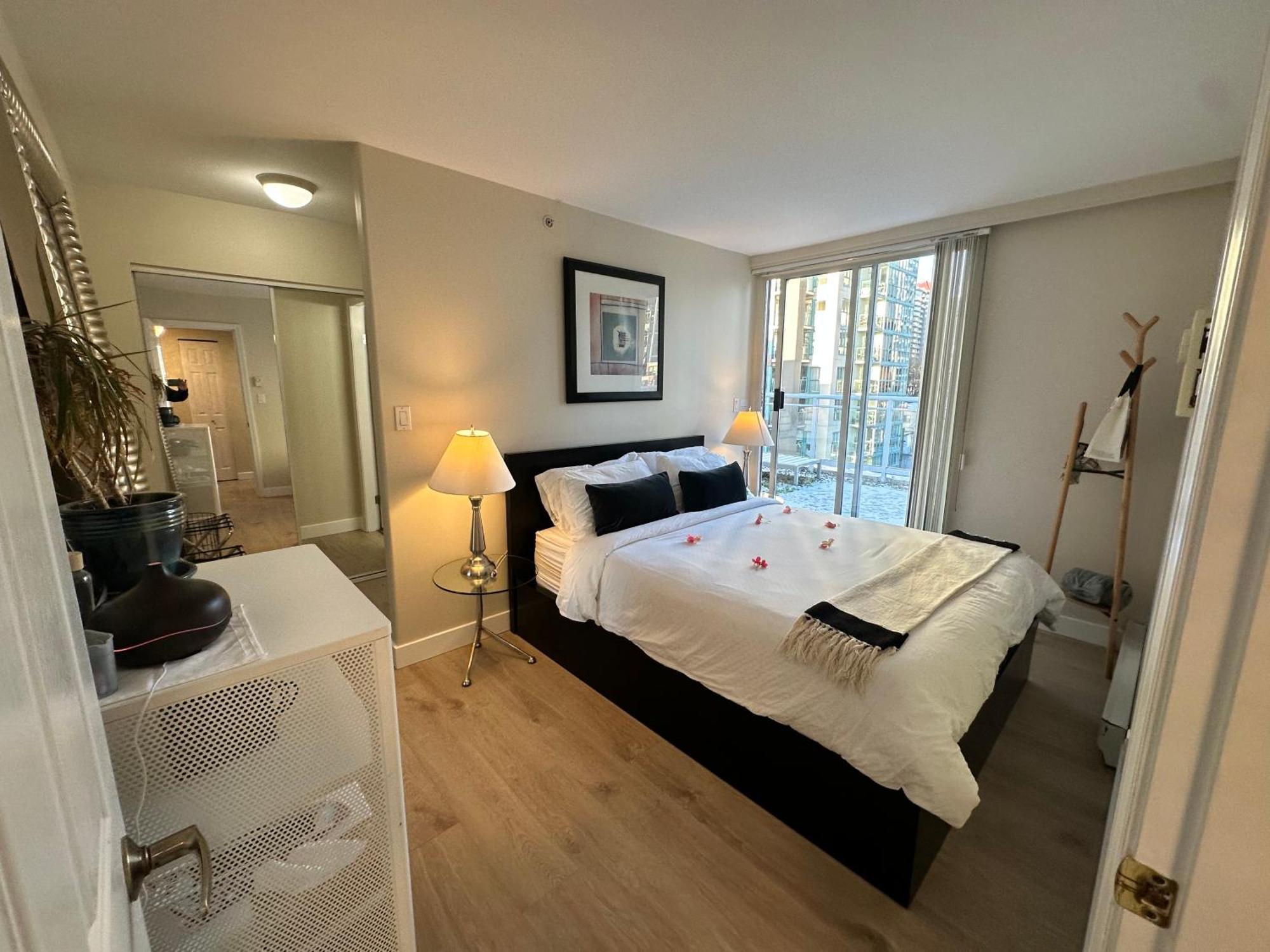 Penthouses Of Beach Ave แวนคูเวอร์ ภายนอก รูปภาพ