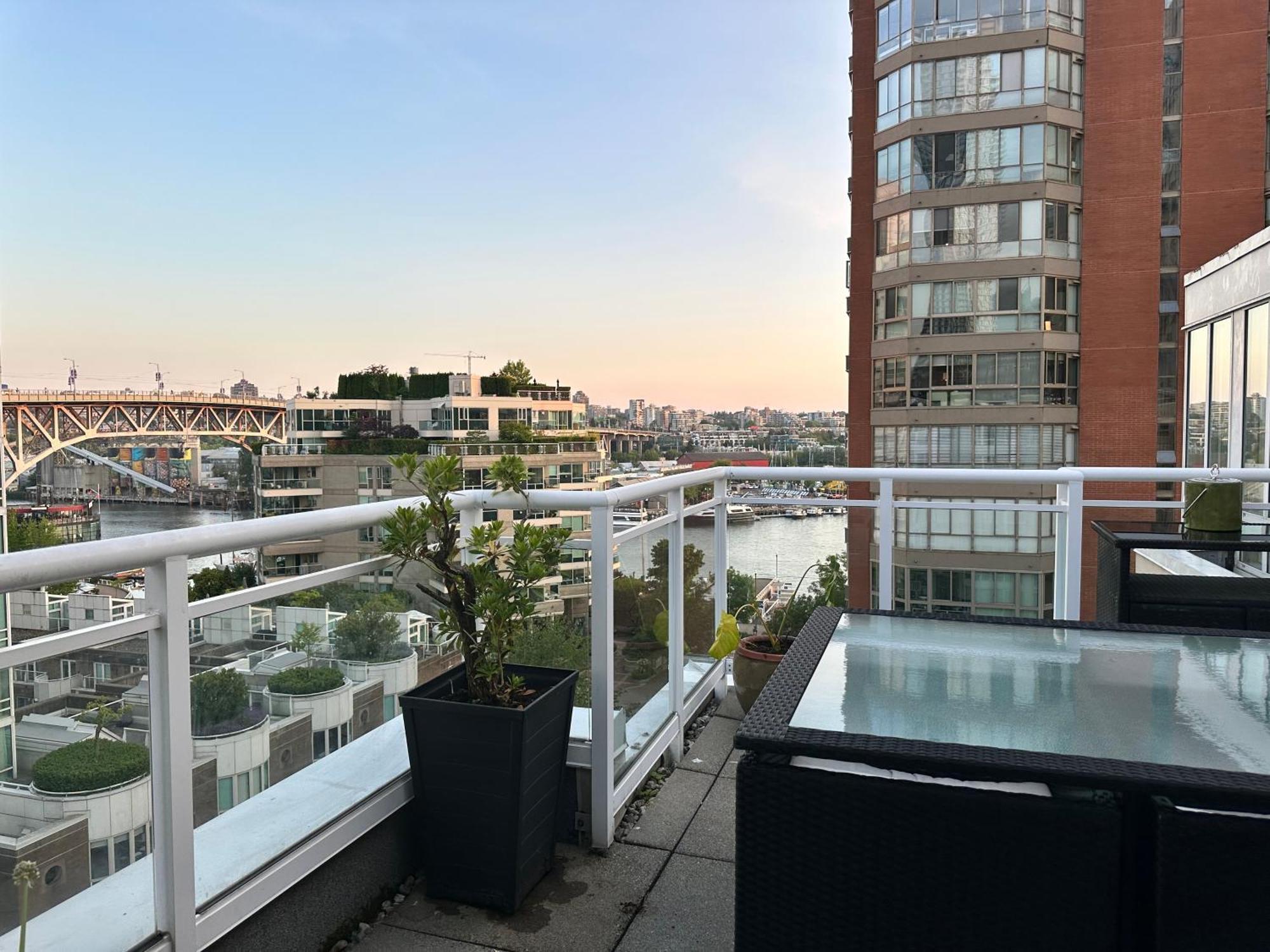 Penthouses Of Beach Ave แวนคูเวอร์ ภายนอก รูปภาพ