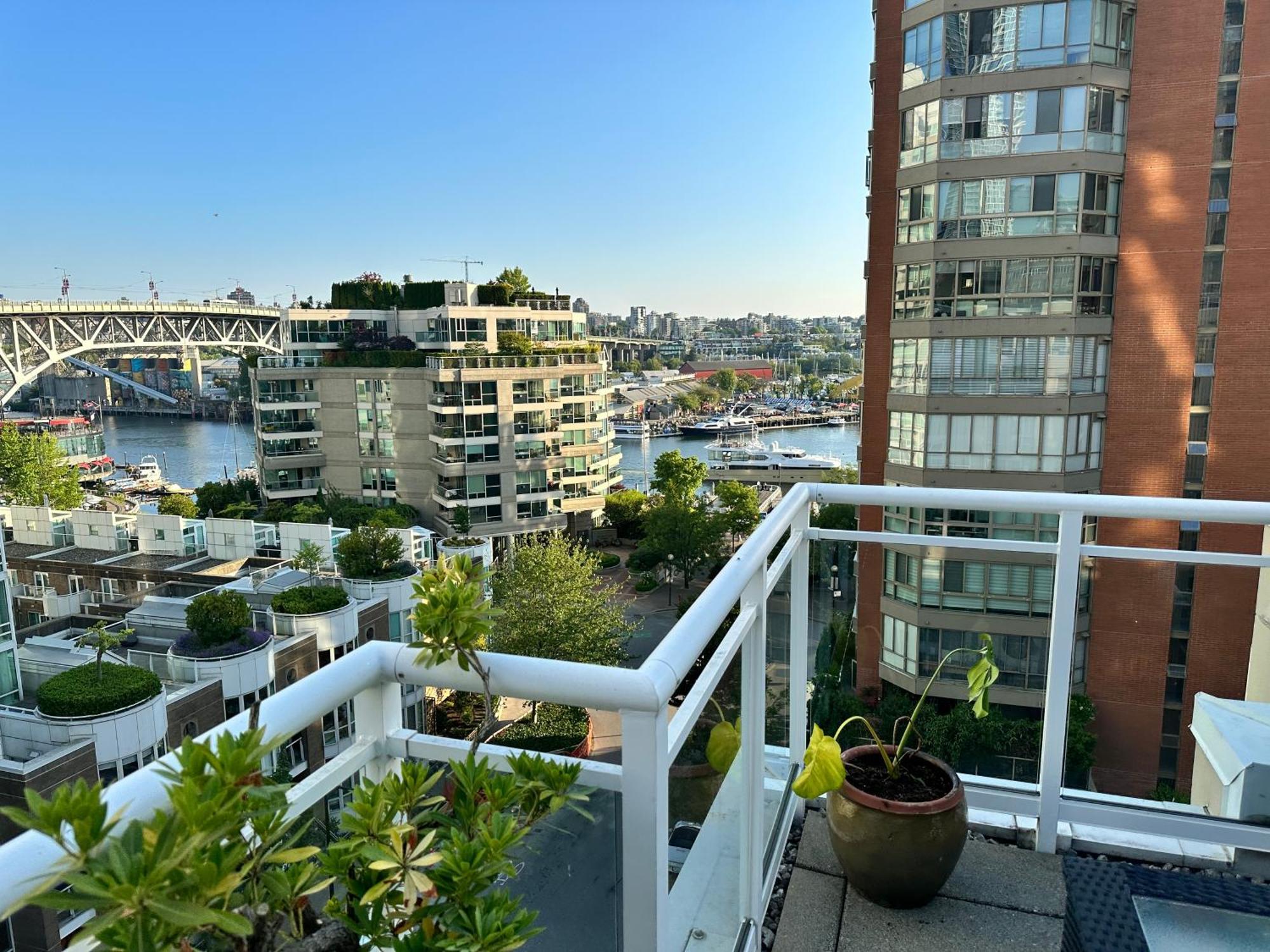 Penthouses Of Beach Ave แวนคูเวอร์ ภายนอก รูปภาพ