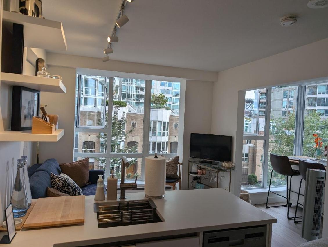 Penthouses Of Beach Ave แวนคูเวอร์ ภายนอก รูปภาพ