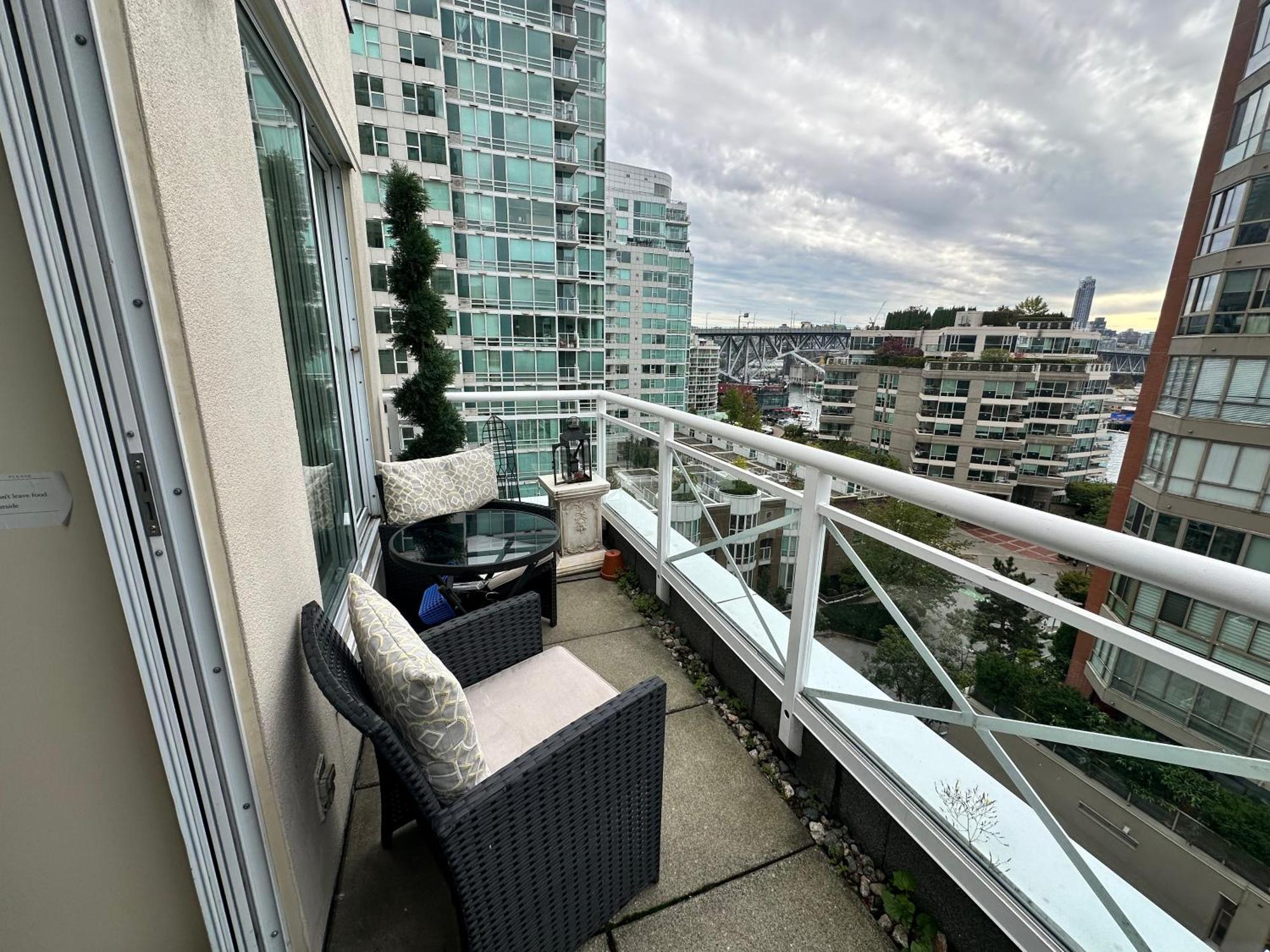 Penthouses Of Beach Ave แวนคูเวอร์ ภายนอก รูปภาพ